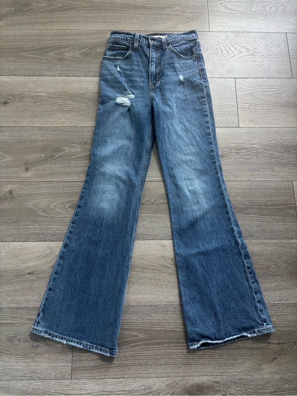 Levi's 70s high rise flare, distressed. W24 L32